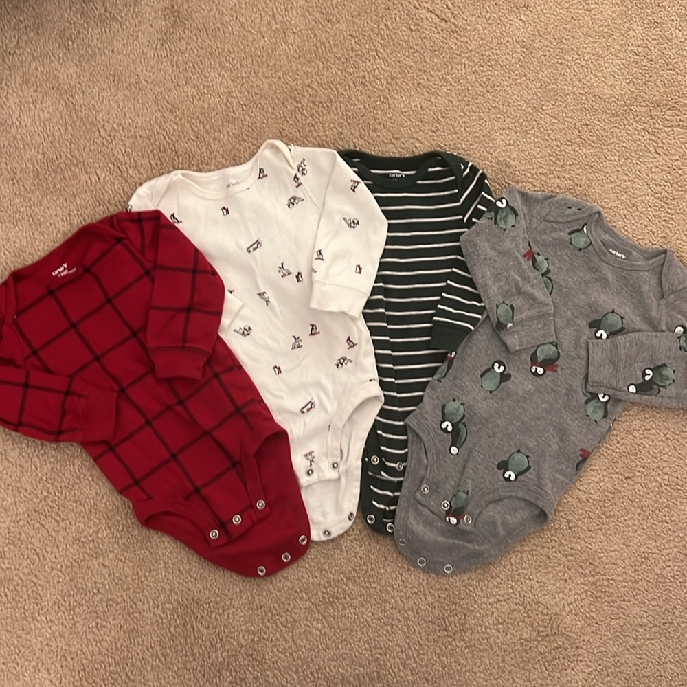 4 Carter’s 12M Long Sleeved Onesies- Holiday set